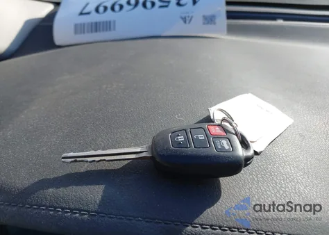 2017 Toyota Corolla Le z USA, uszkodzony, nr VIN 2T1BURHE7HC752300